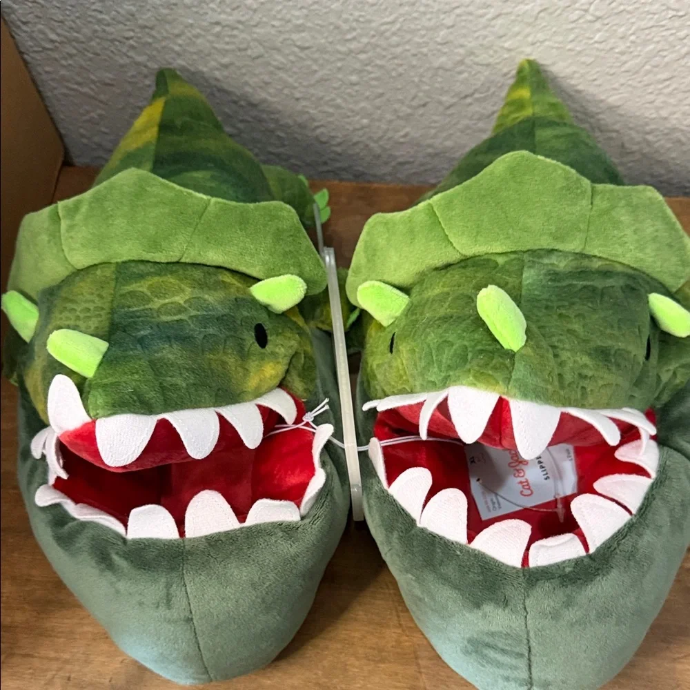 Green Dinosaur Plush Slippers - Cute Crocodile Design size 6/7 NEW Youth